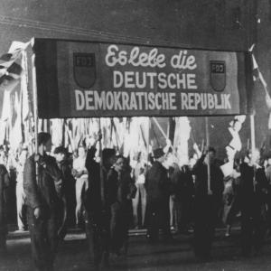 Cover: Gründung der DDR - Auferstanden aus Ruinen?