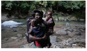 Cover: Aumenta migración de niños por selva de Panamá