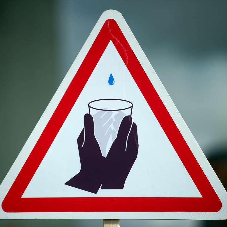 Cover: Wasserknappheit bei uns - Rauscht es bald nicht mehr?